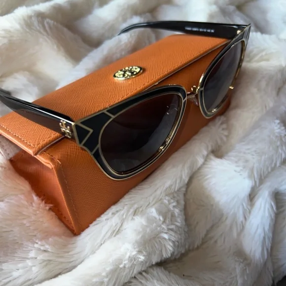 Tory Burch sunglasses - Picture 4 of 7